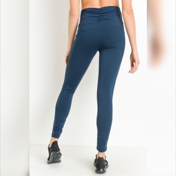 Shirred Leggings with Perforated Mesh Panels - Picture 4 of 5